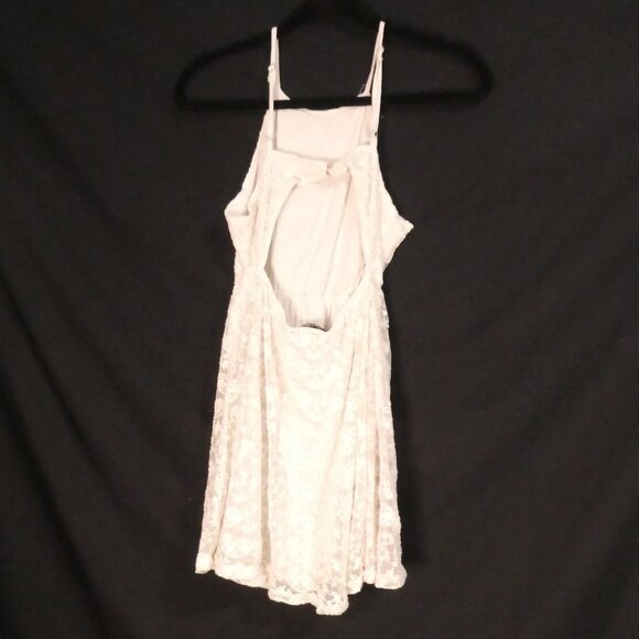 POL | medium | White Lined Floral Lace Adjustable Spaghetti Strap Dress - Picture 2 of 16